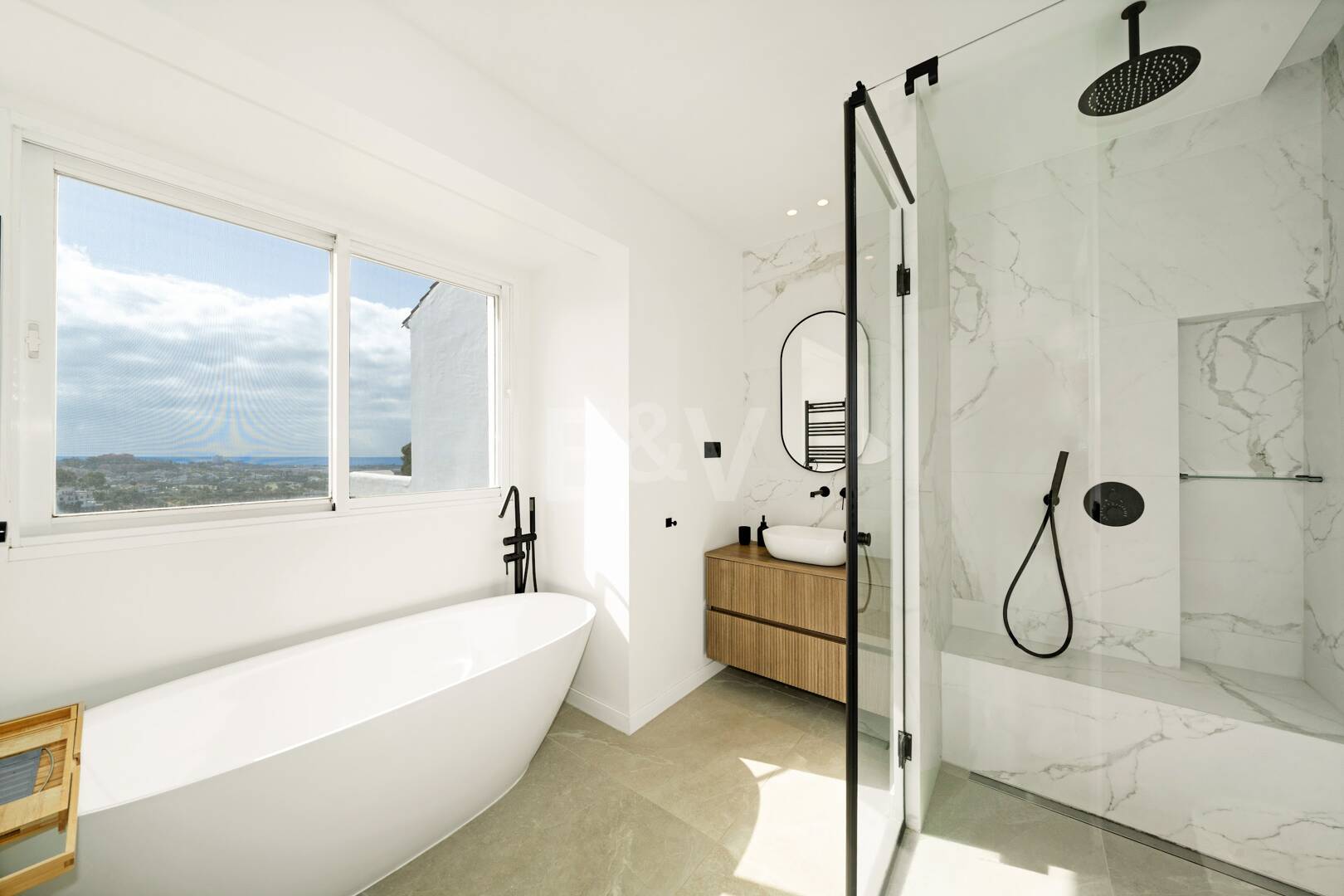 Renoviertes Duplex-Penthouse mit Panoramablick am Golfplatz La Quinta in Benahavís
