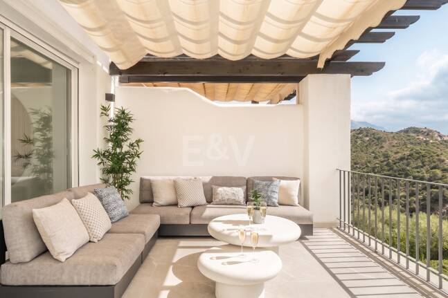 Renoviertes Duplex-Penthouse mit Panoramablick am Golfplatz La Quinta in Benahavís
