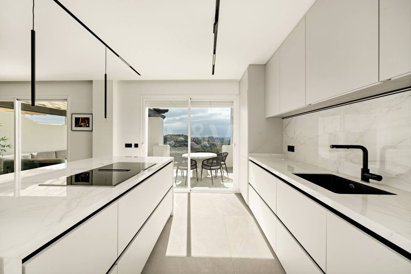 Renoviertes Duplex-Penthouse mit Panoramablick am Golfplatz La Quinta in Benahavís