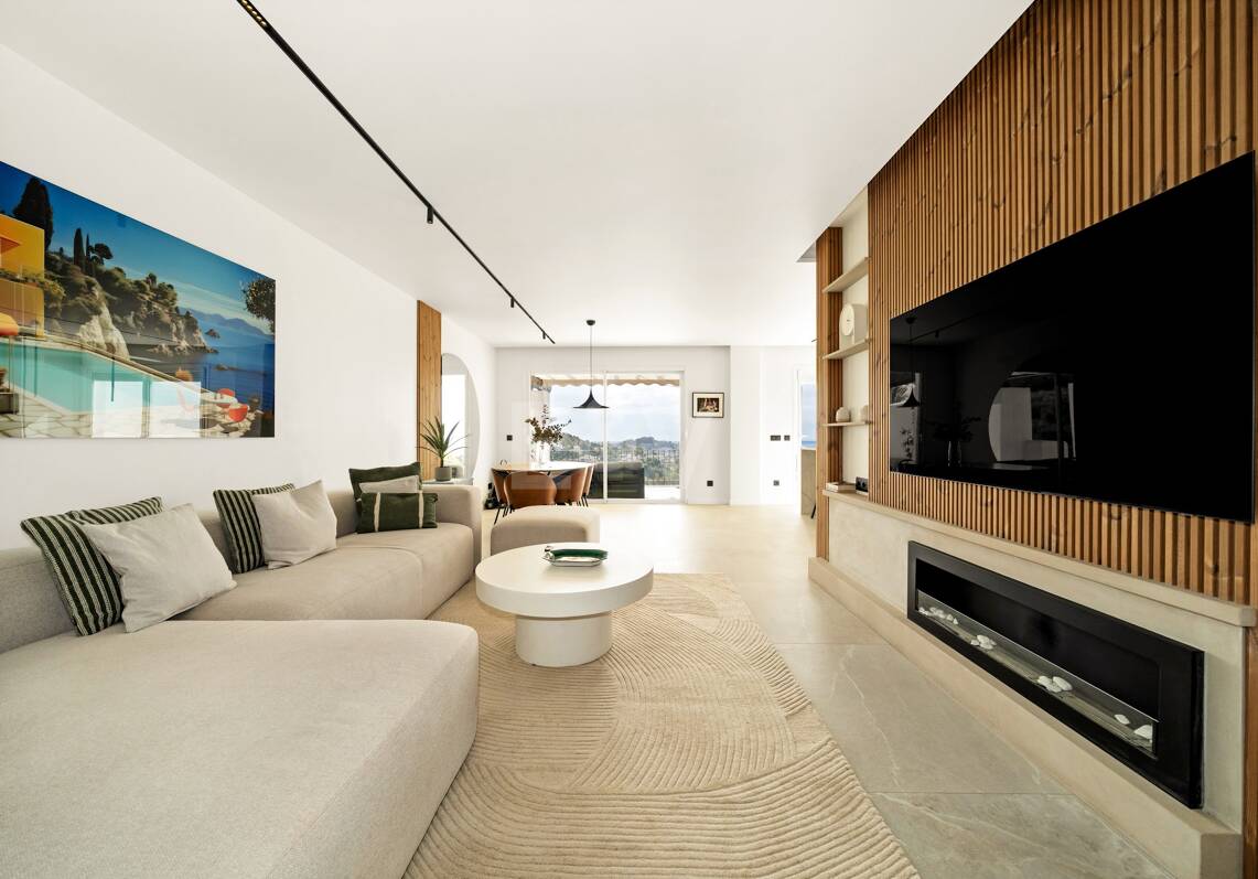 Renoviertes Duplex-Penthouse mit Panoramablick am Golfplatz La Quinta in Benahavís