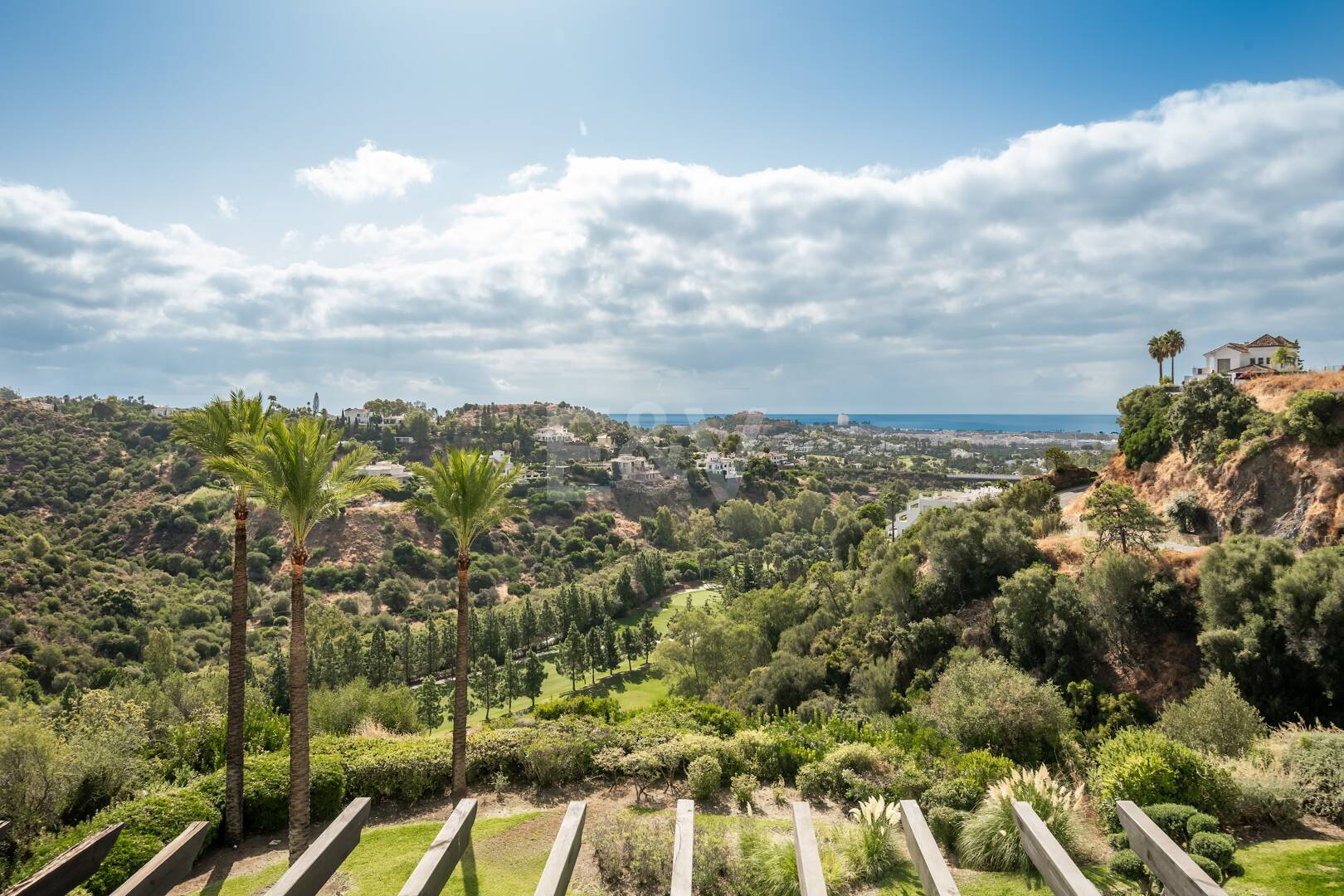Renoviertes Duplex-Penthouse mit Panoramablick am Golfplatz La Quinta in Benahavís
