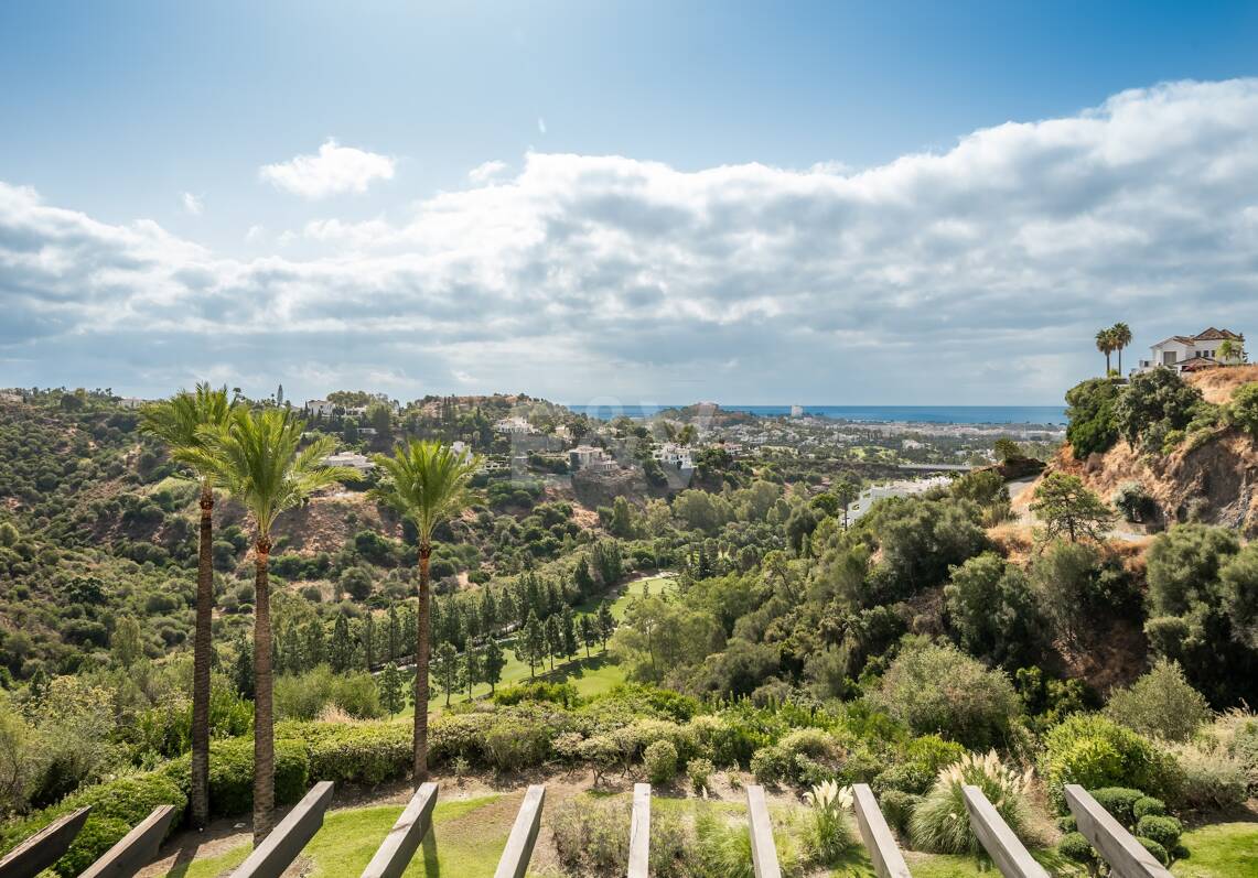 Renoviertes Duplex-Penthouse mit Panoramablick am Golfplatz La Quinta in Benahavís