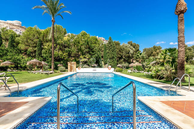 Renoviertes Duplex-Penthouse mit Panoramablick am Golfplatz La Quinta in Benahavís