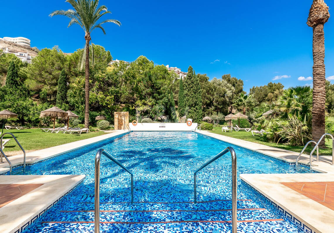 Renoviertes Duplex-Penthouse mit Panoramablick am Golfplatz La Quinta in Benahavís