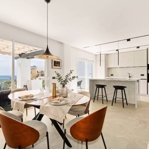 Renoviertes Duplex-Penthouse mit Panoramablick am Golfplatz La Quinta in Benahavís
