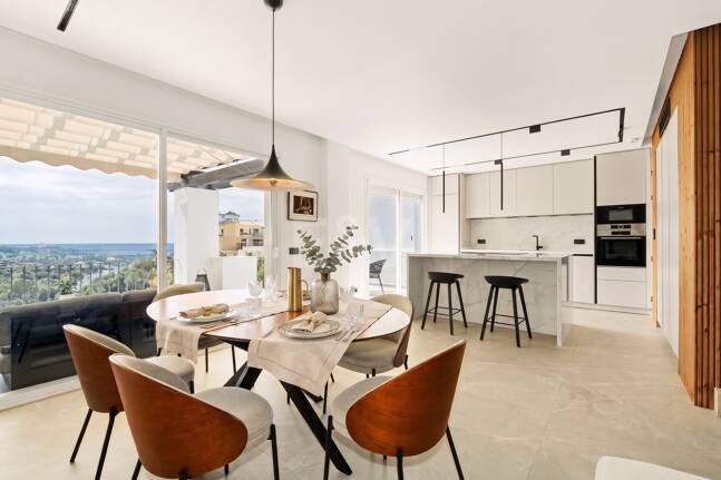 Renoviertes Duplex-Penthouse mit Panoramablick am Golfplatz La Quinta in Benahavís