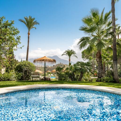 Renoviertes Duplex-Penthouse mit Panoramablick am Golfplatz La Quinta in Benahavís