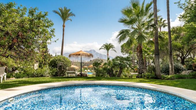 Renoviertes Duplex-Penthouse mit Panoramablick am Golfplatz La Quinta in Benahavís