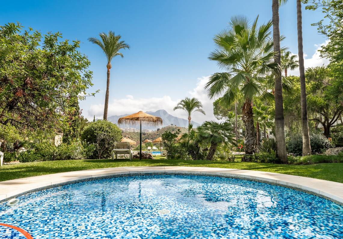 Renoviertes Duplex-Penthouse mit Panoramablick am Golfplatz La Quinta in Benahavís