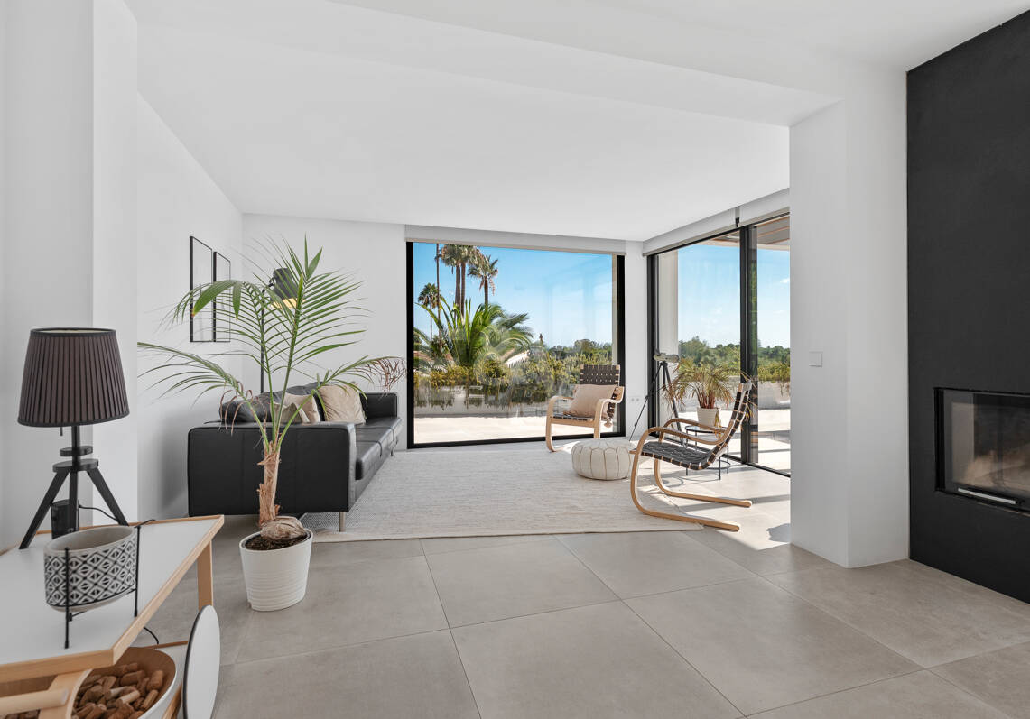 Villa de inspiración escandinava en Elviria Este, Marbella