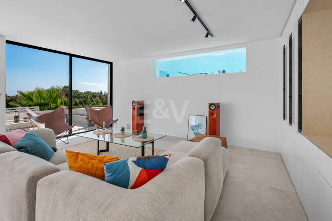 Villa de inspiración escandinava en Elviria Este, Marbella