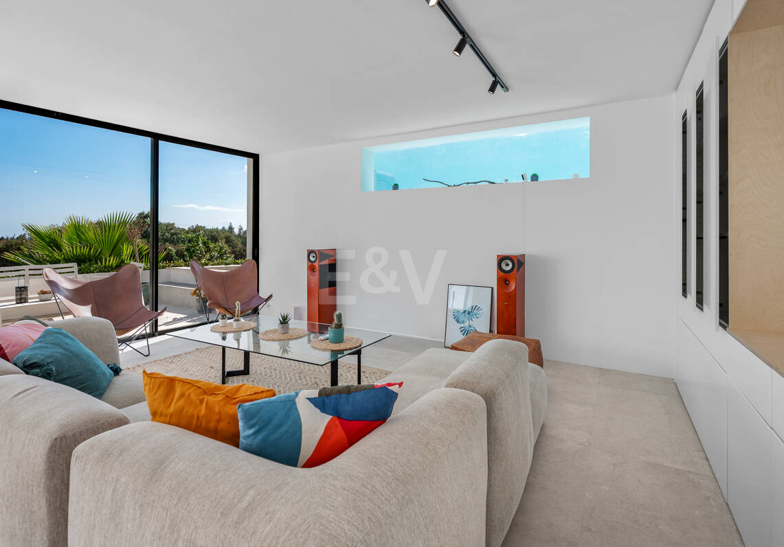 Villa de inspiración escandinava en Elviria Este, Marbella