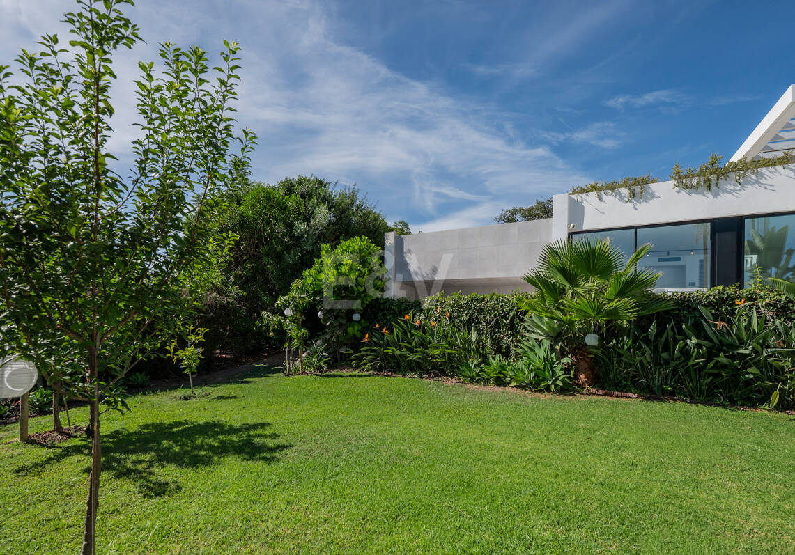 Villa de inspiración escandinava en Elviria Este, Marbella