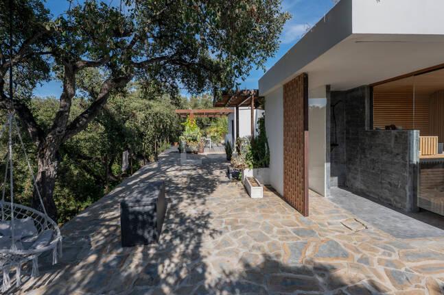 Villa de inspiración escandinava en Elviria Este, Marbella