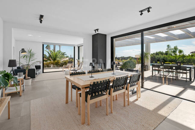 Villa de inspiración escandinava en Elviria Este, Marbella