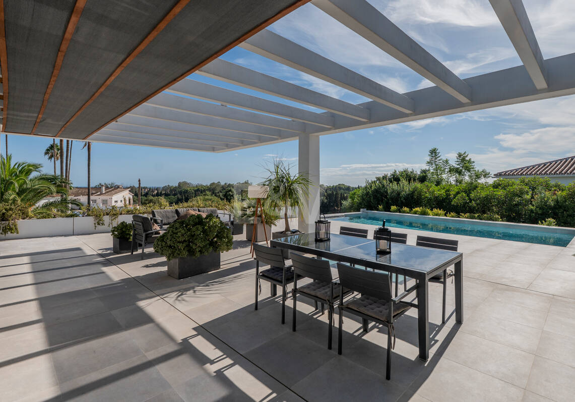 Villa de inspiración escandinava en Elviria Este, Marbella