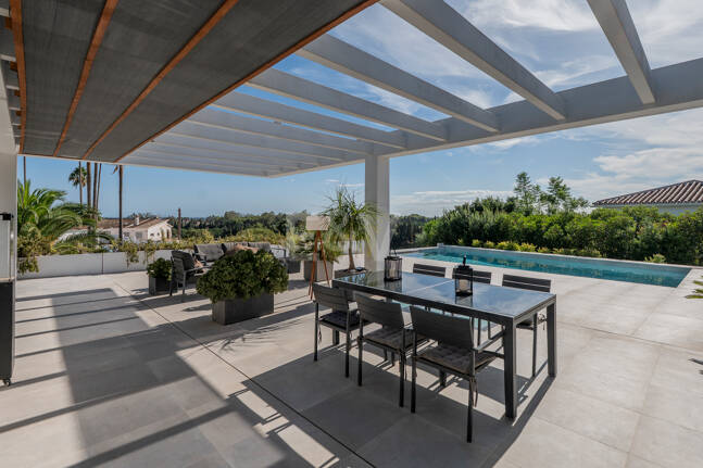 Villa de inspiración escandinava en Elviria Este, Marbella