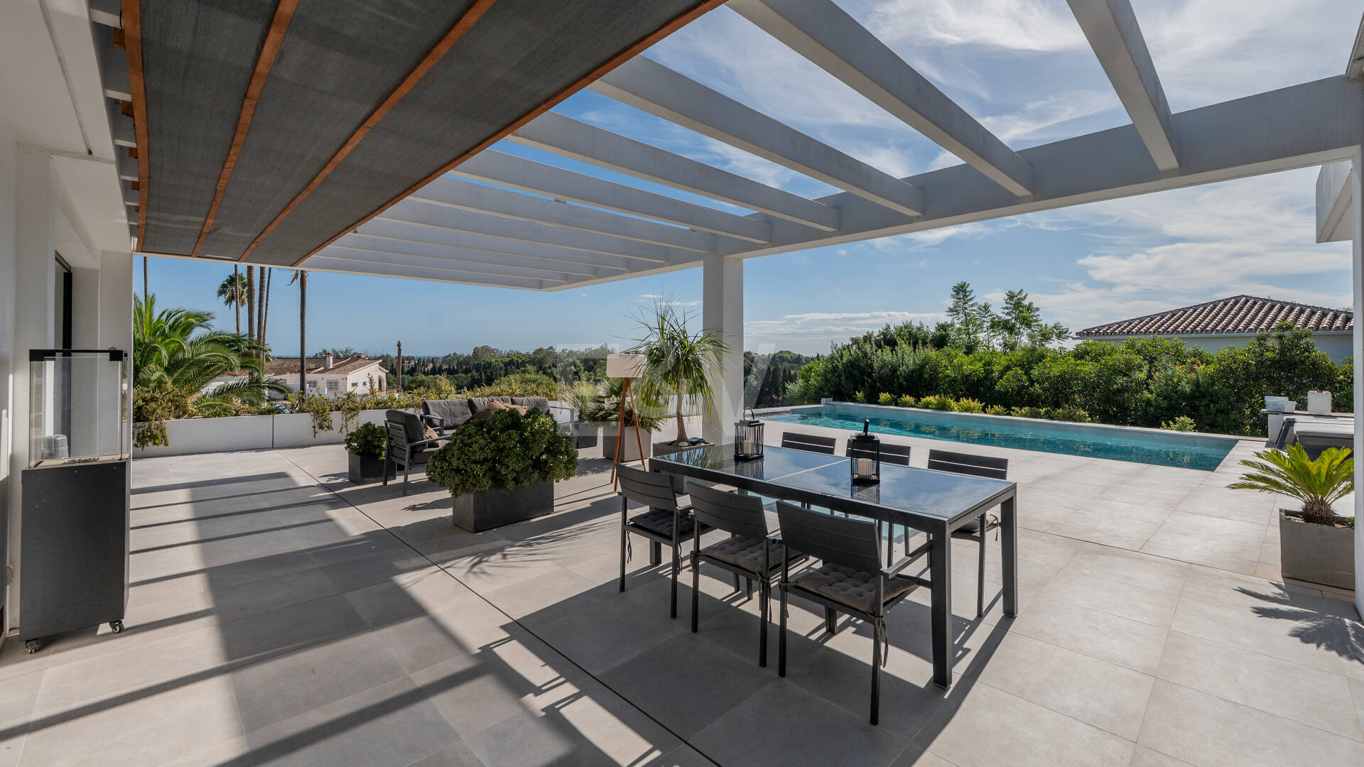 Villa de inspiración escandinava en Elviria Este, Marbella
