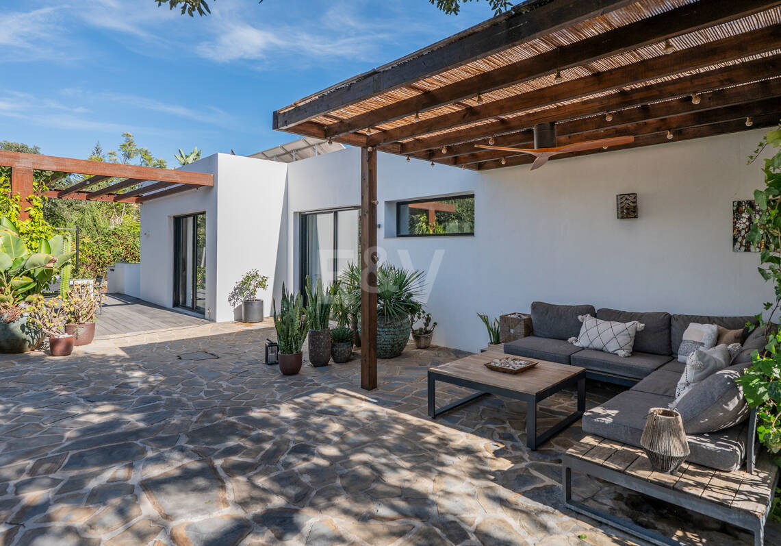Villa de inspiración escandinava en Elviria Este, Marbella