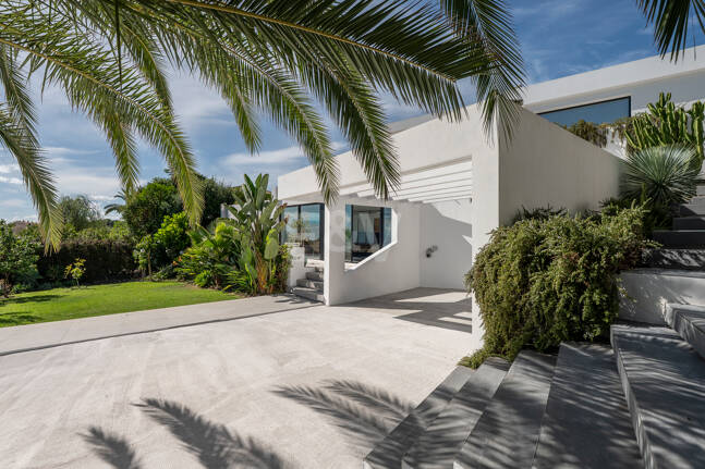 Villa de inspiración escandinava en Elviria Este, Marbella