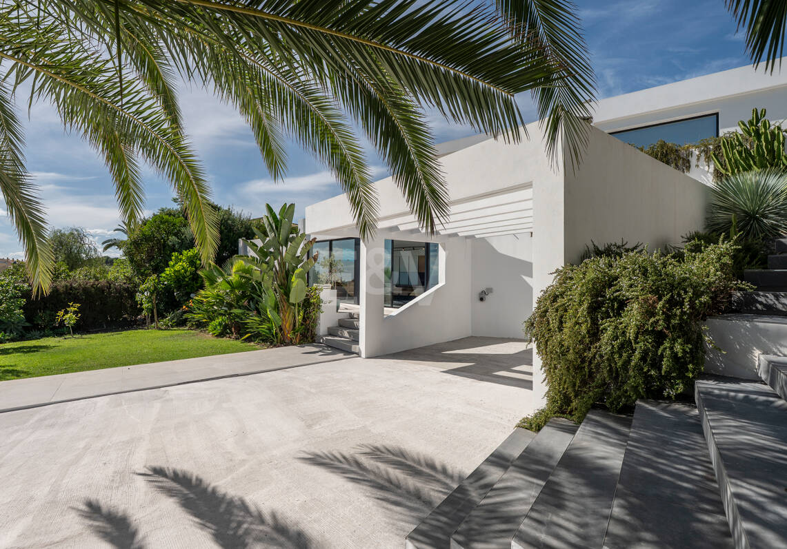 Villa de inspiración escandinava en Elviria Este, Marbella