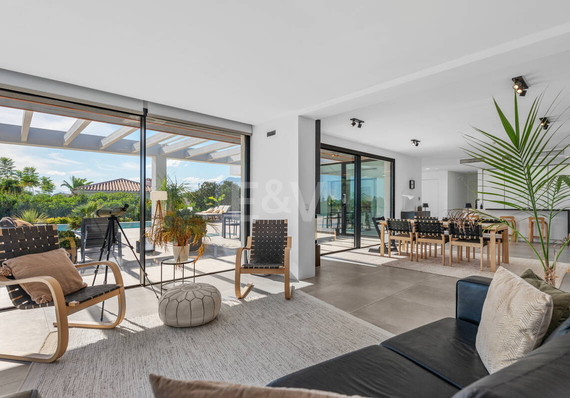 Villa de inspiración escandinava en Elviria Este, Marbella