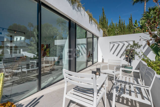 Villa de inspiración escandinava en Elviria Este, Marbella