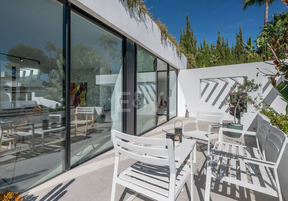 Villa de inspiración escandinava en Elviria Este, Marbella