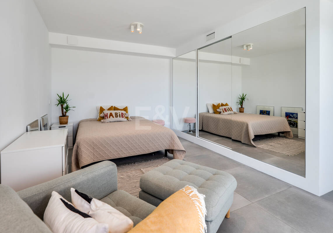 Villa de inspiración escandinava en Elviria Este, Marbella