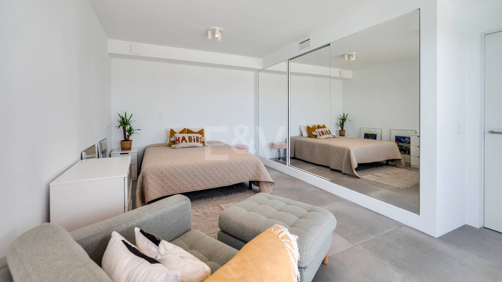 Villa de inspiración escandinava en Elviria Este, Marbella