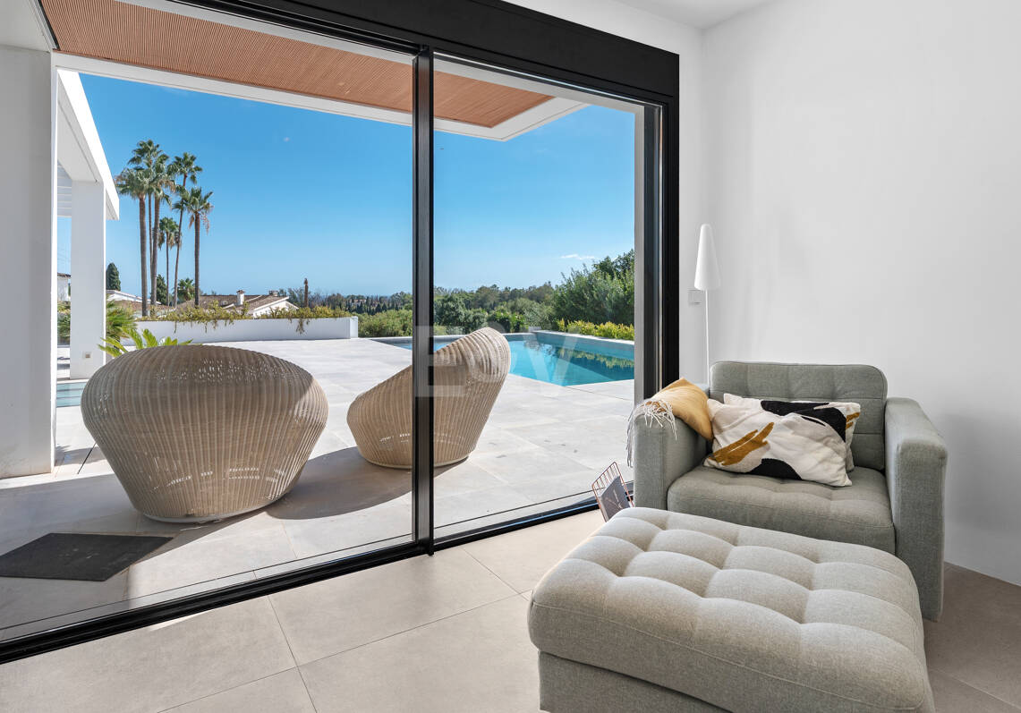 Villa de inspiración escandinava en Elviria Este, Marbella
