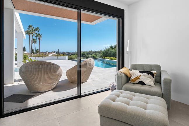 Villa de inspiración escandinava en Elviria Este, Marbella