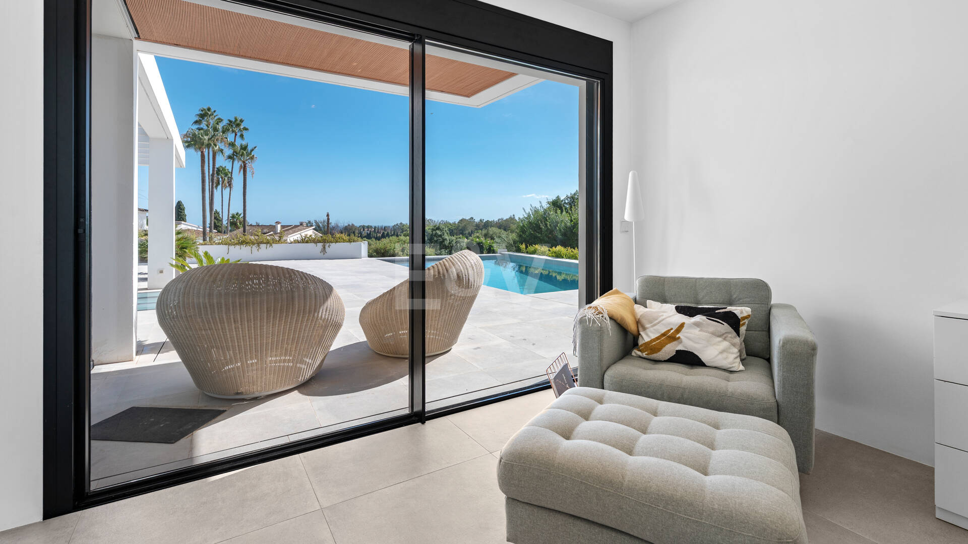 Villa de inspiración escandinava en Elviria Este, Marbella