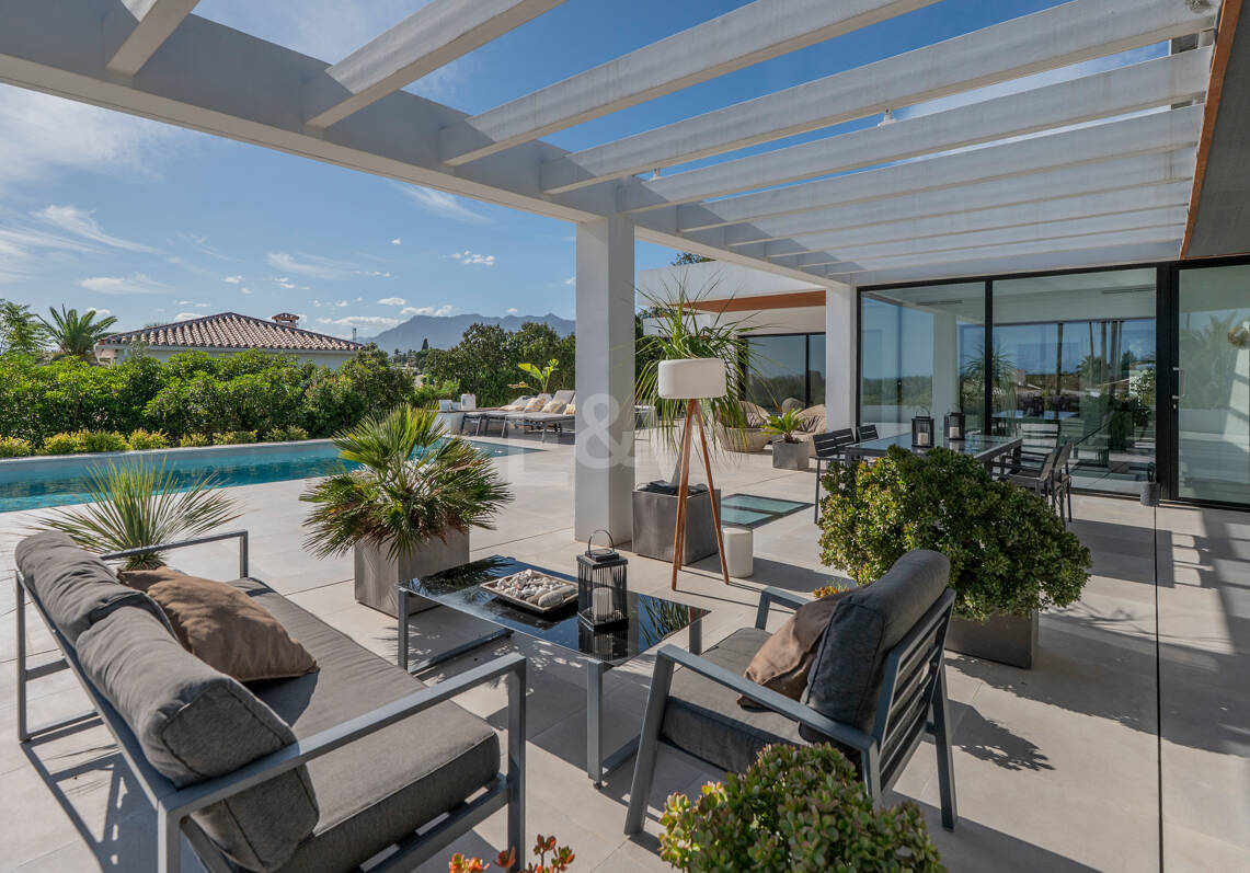 Villa de inspiración escandinava en Elviria Este, Marbella
