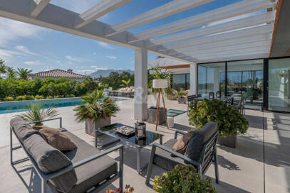 Villa de inspiración escandinava en Elviria Este, Marbella