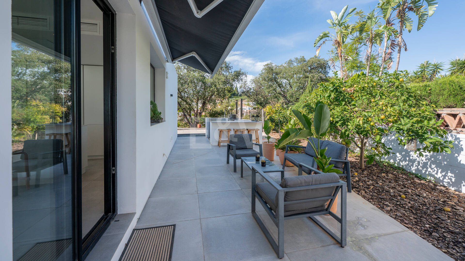 Villa de inspiración escandinava en Elviria Este, Marbella