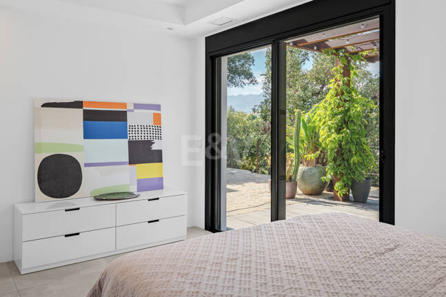 Villa de inspiración escandinava en Elviria Este, Marbella