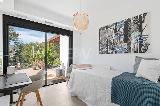 Villa de inspiración escandinava en Elviria Este, Marbella