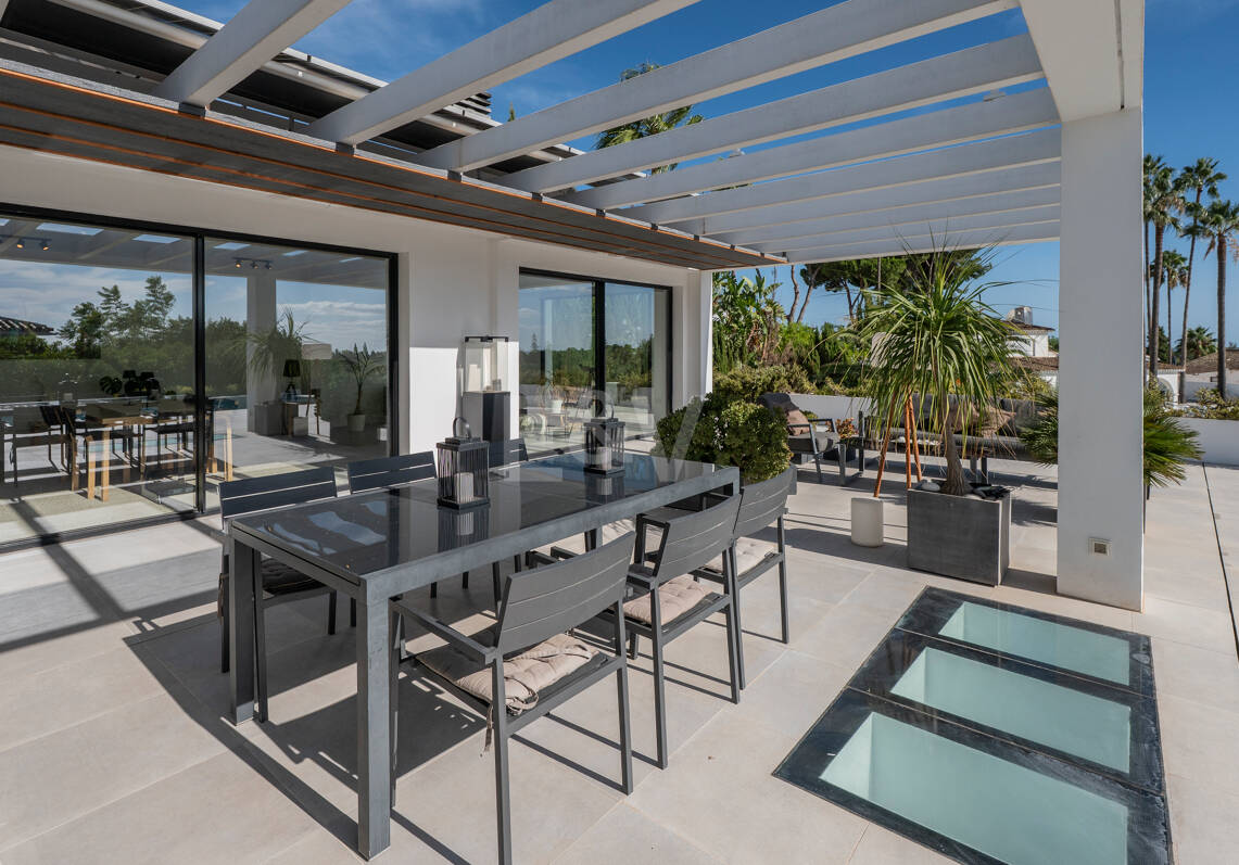 Villa de inspiración escandinava en Elviria Este, Marbella