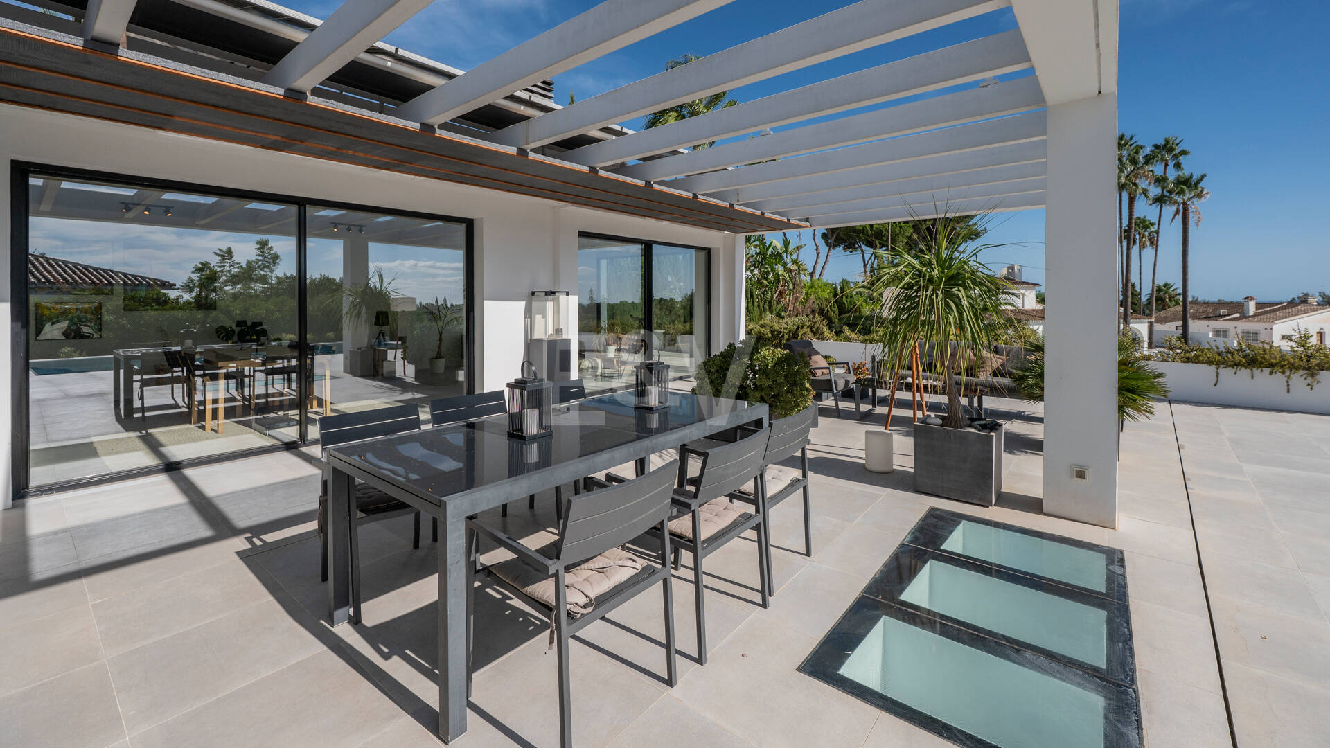 Villa de inspiración escandinava en Elviria Este, Marbella