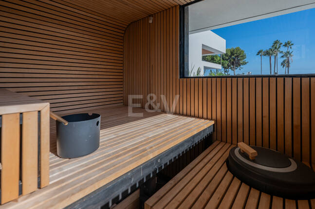 Villa de inspiración escandinava en Elviria Este, Marbella