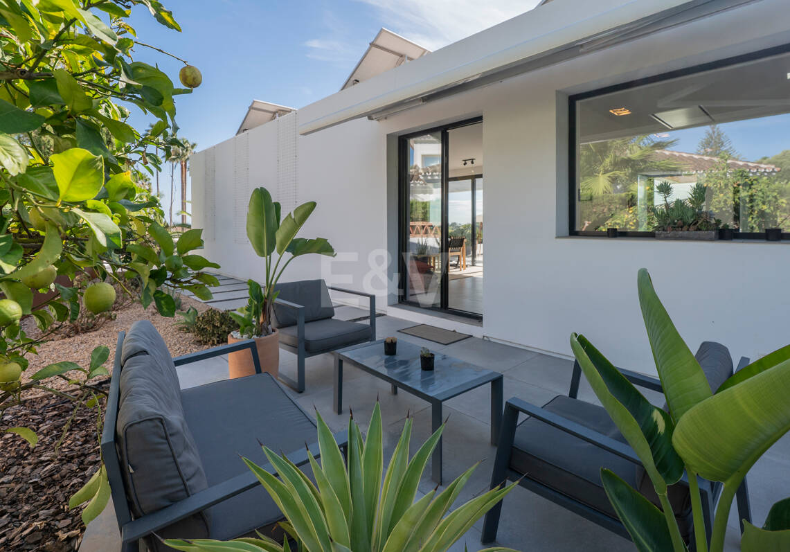Villa de inspiración escandinava en Elviria Este, Marbella