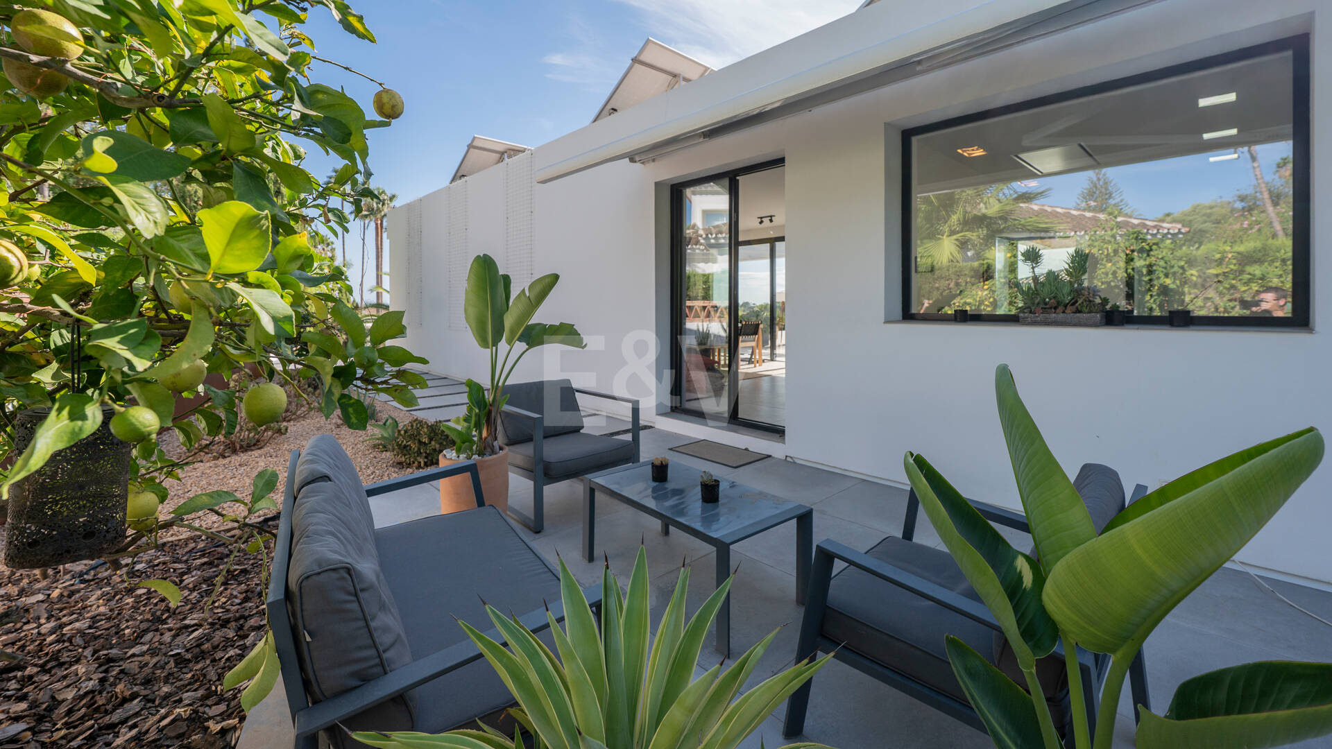 Villa de inspiración escandinava en Elviria Este, Marbella