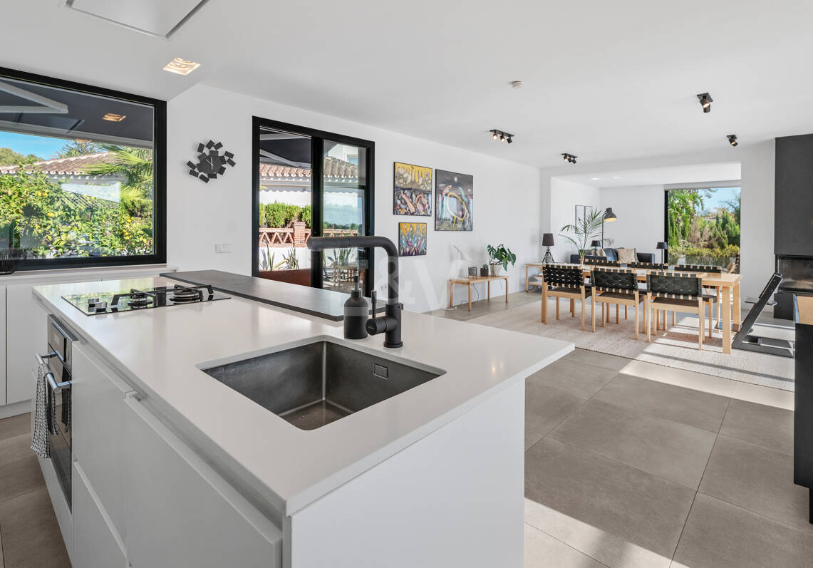 Villa de inspiración escandinava en Elviria Este, Marbella