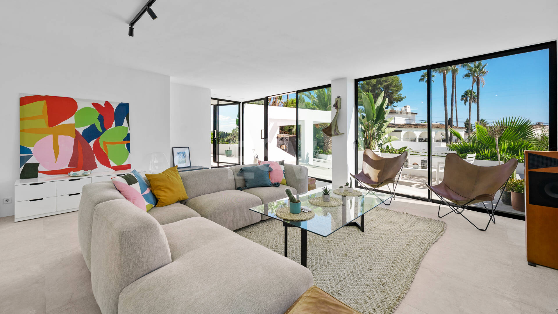 Villa de inspiración escandinava en Elviria Este, Marbella
