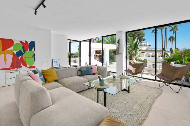 Villa de inspiración escandinava en Elviria Este, Marbella