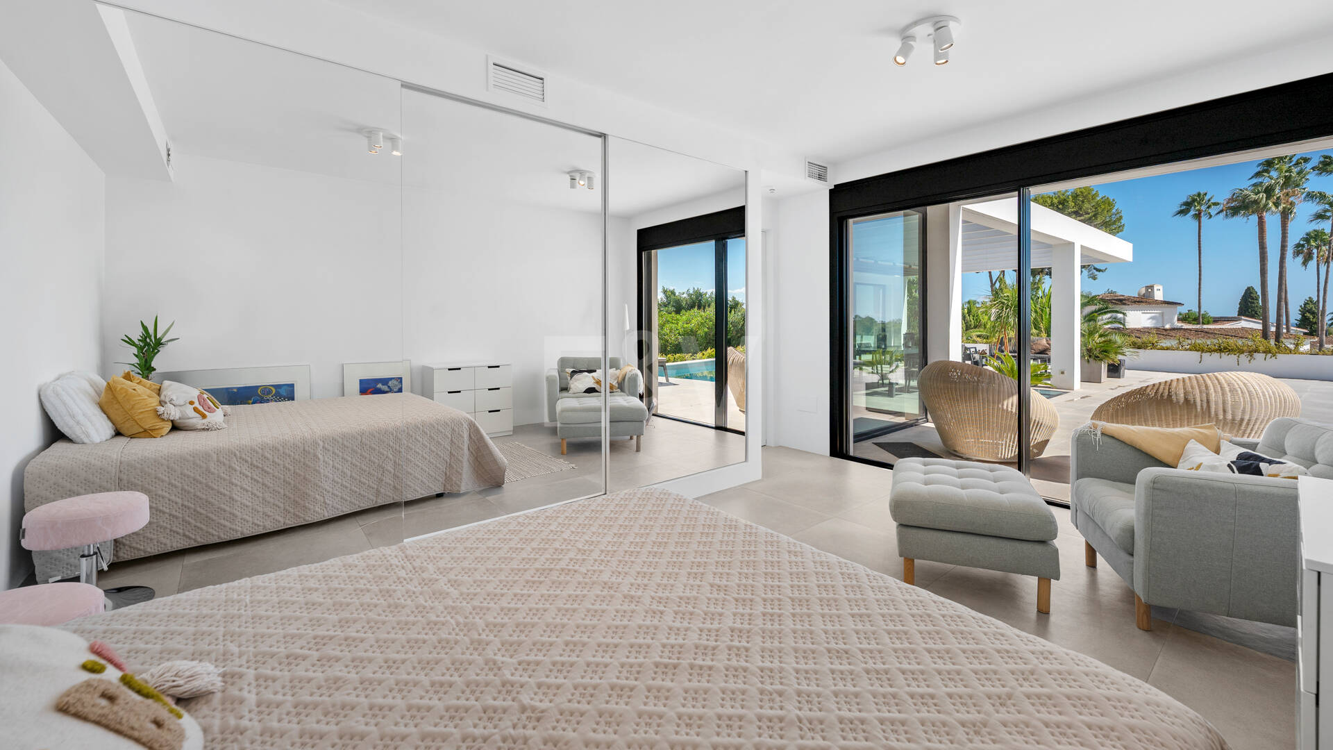 Villa de inspiración escandinava en Elviria Este, Marbella