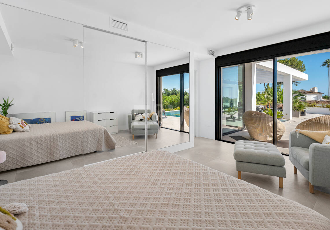Villa de inspiración escandinava en Elviria Este, Marbella