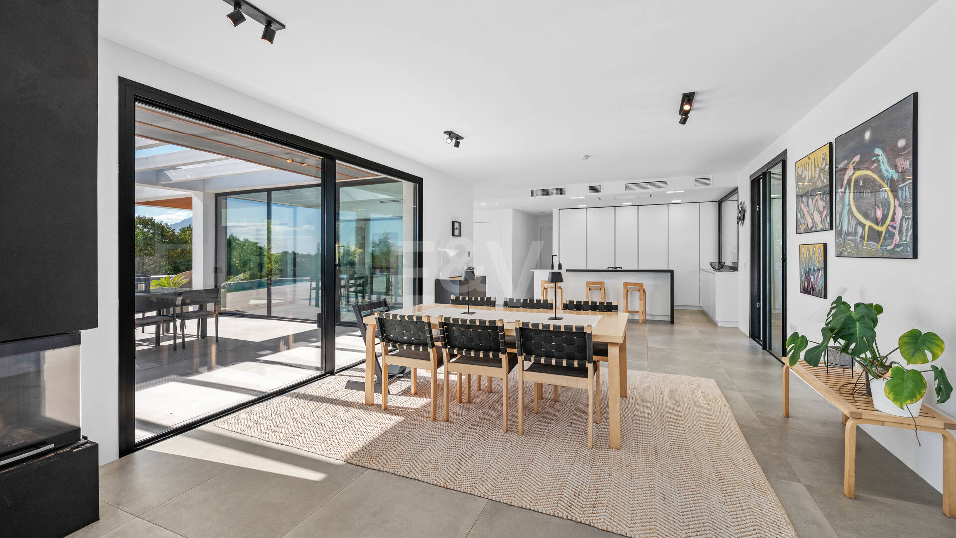 Villa de inspiración escandinava en Elviria Este, Marbella