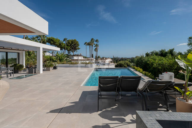 Villa de inspiración escandinava en Elviria Este, Marbella